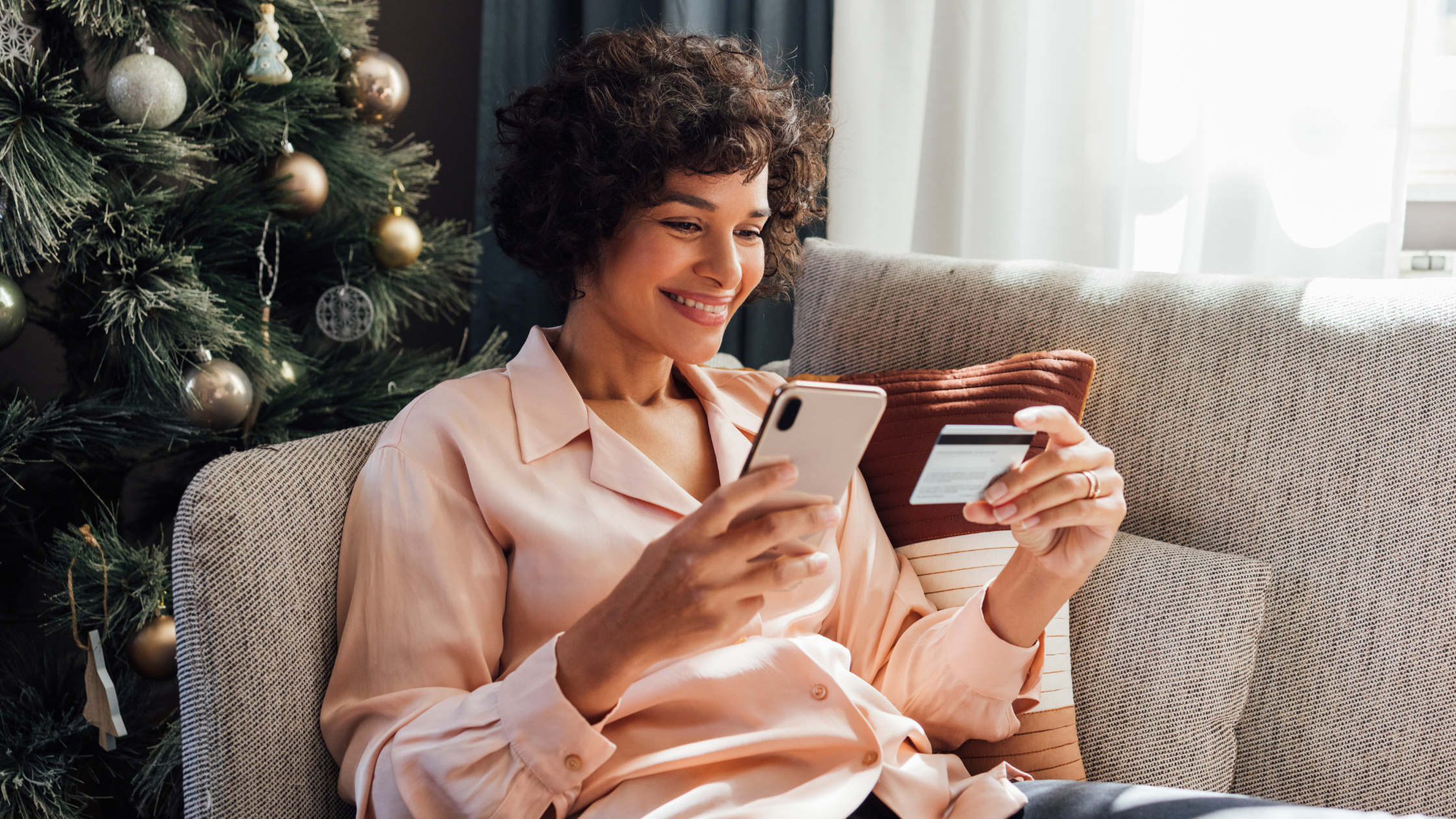 How to Stay Safe While Shopping Online This Holiday Season